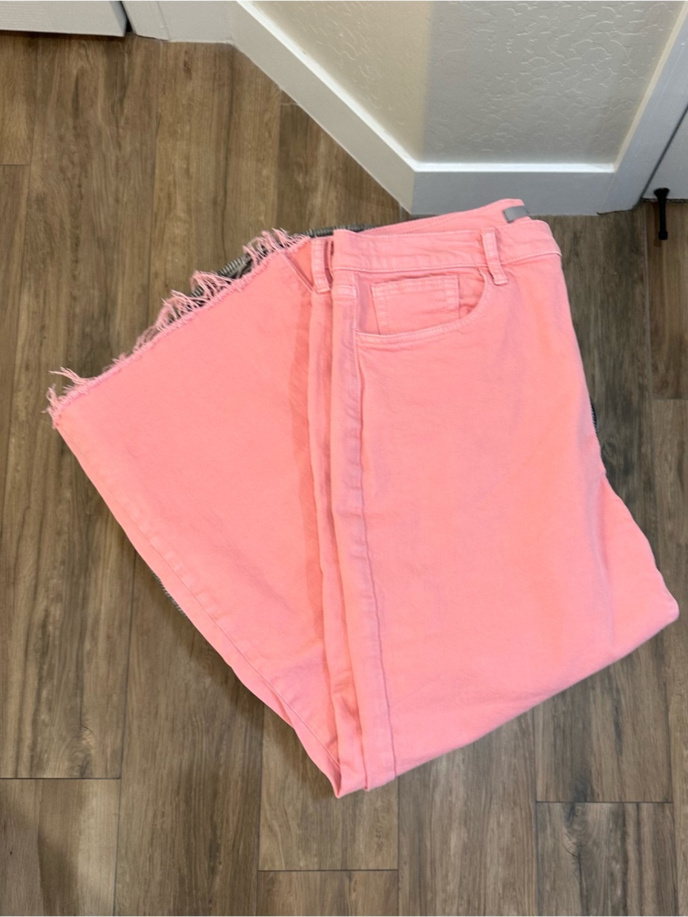 LIKE NEW Joe's Jeans Coral Pink Cropped Wide Leg Jeans